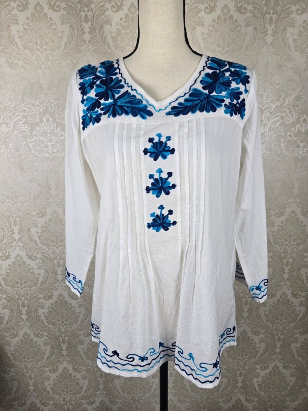 CC Chic Connection Size Medium 100% Cotton White Blouse Blue Embroidery Pintucks